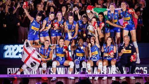 세계선수권 우승을 차지한 이탈리아 여자배구 대표팀 [FIVB 홈피 캡처. 재판매 및 DB 금지]