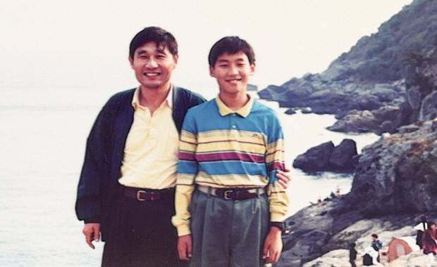 중학교 시절 아버지와 함께 떠난 행복한 여행. <정세주 제공>