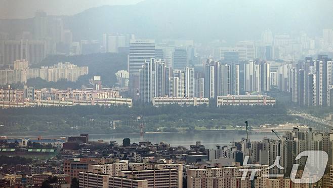 사진은 7일 서울 남산에서 바라본 아파트 단지. 2025.7.7/뉴스1 ⓒ News1 이승배 기자
