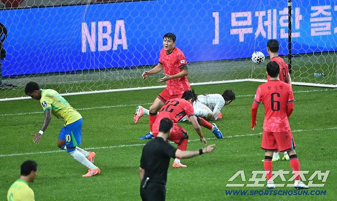 10일 서울월드컵경기장에서 열린 대한민국 축구대표팀과 브라질의 A매치 평가전, 호드리구가 팀의 두번째 골을 터뜨리고 있다. 상암=허상욱 기자wook@sportschosun.com/2025.10.10/