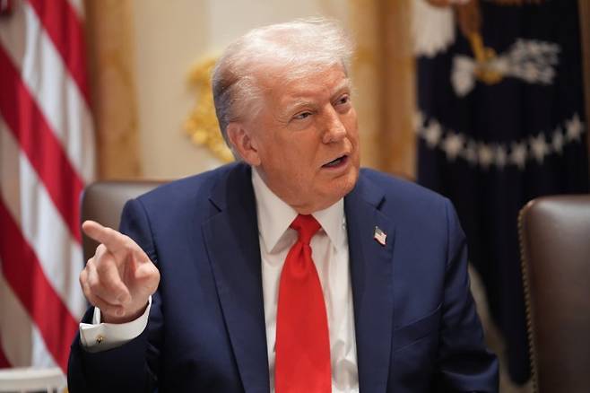 도널드 트럼프 미국 대통령이 9일(현지 시간) 백악관에서 각료회의를 주재하고 있다. 사진=뉴시스