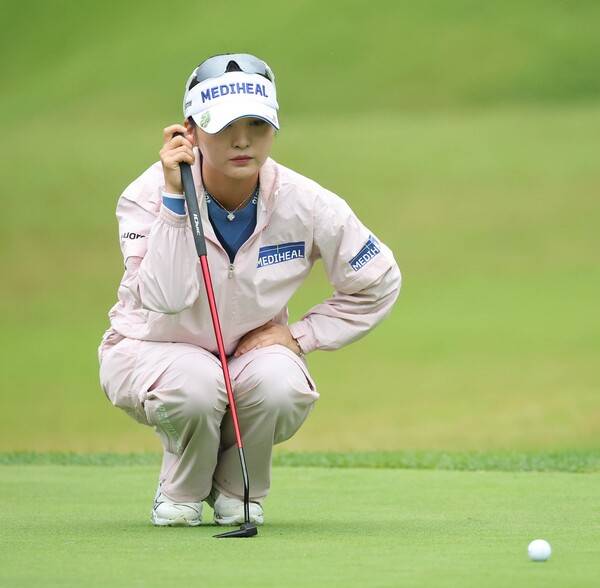 2025년 한국여자프로골프(KLPGA) 투어 신설 대회인 K-푸드 놀부·화미 마스터즈에 출전한 이예원 프로가 1라운드에서 경기하는 모습이다. 사진제공=KLPGA (사진을 무단으로 사용하지 마십시오.)