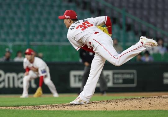 SSG 김건우 역투. 사진[연합뉴스]