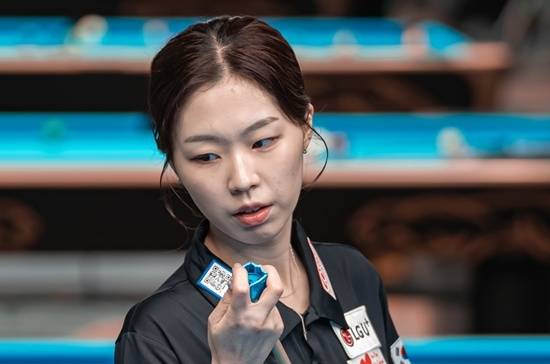 세계랭킹 6위 서서아가 10일 인도네시아 발리에서 열린 ‘2025 프레데터 WBA세계여자10볼선수권’ 승자조 최종예선에서 강호 피아 필라를 2:1로 물리치고 16강에 진출했다. (사진=사진=predator probilliardseries)