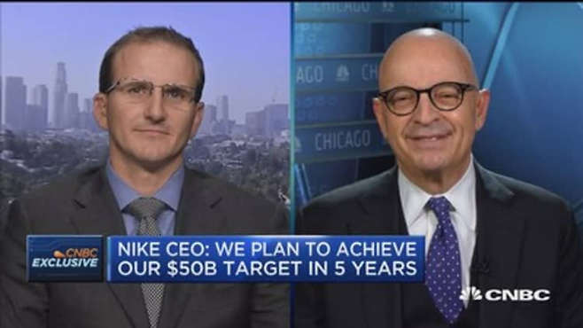 트리플 더블 전략을 발표하면서 자신감에 넘쳤던 2017년 나이키. 자료=CNBC