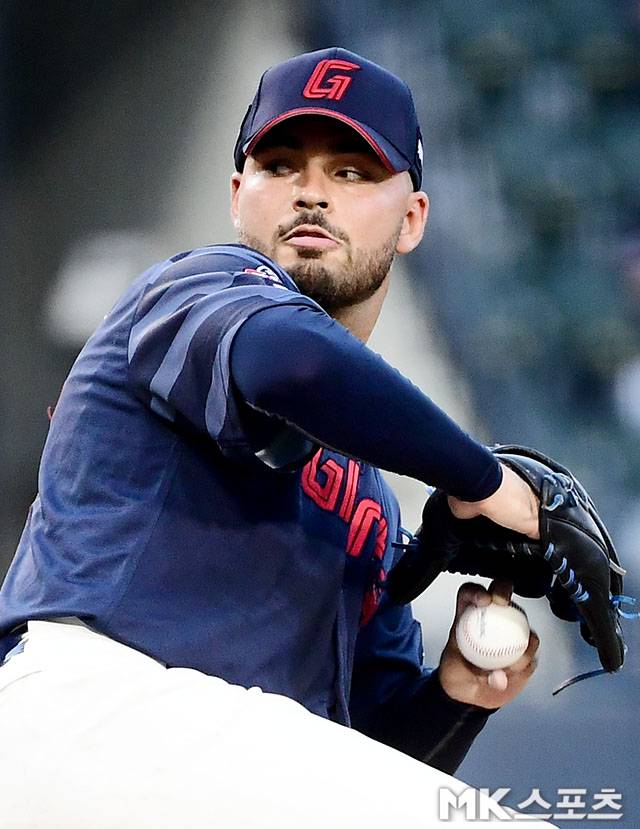 최근 SNS에 작별인사를 전한 알렉 감보아. 사진=김영구 기자