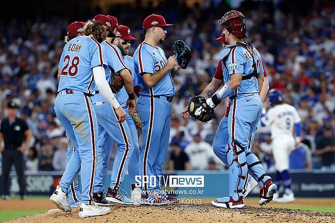 ▲ 필라델피아 투수 오리온 커커링과 선수들.