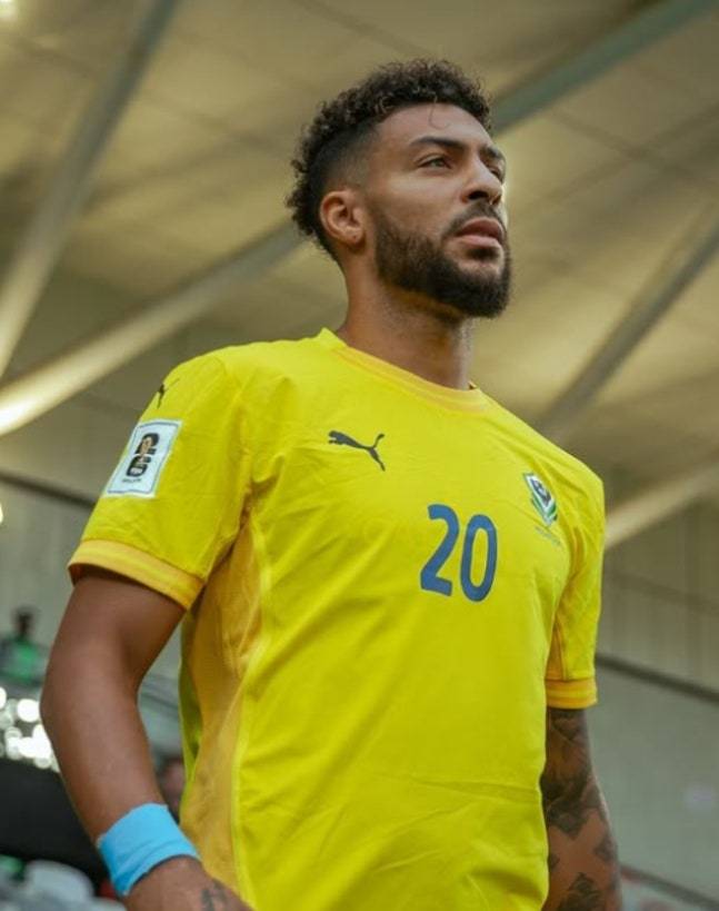 ▲ 부앙가가 주목받을 수 있었던 배경에는 손흥민의 끊임없는 움직임과 공간 창출, 공격 루트를 열어주는 이타적인 플레이가 있었다. 상대 수비가 손흥민의 침투와 빠른 전개에 집중하는 동안 부앙가는 그 틈을 놓치지 않고 골망을 흔들며 팀의 연승 행진을 이끌었다. ⓒ 가봉축구협회