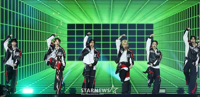 그룹 NCT127이 지난 27일 오후 태국 방콕 임팩트 챌린저 홀 1-2(IMPACT Challenger Hall 1-2)에서 진행된 '제 9회 아시아 아티스트 어워즈'(The 9th Asia Artist Awards, 이하 'AAA 2024')'에 참석해 멋진 무대를 선보이고 있다.   NCT127은 이날 'AAA 2024'에서 대상 '올해의 스테이지', 'AAA 베스트 아티스트'를 수상했다. /사진=김창현 chmt@