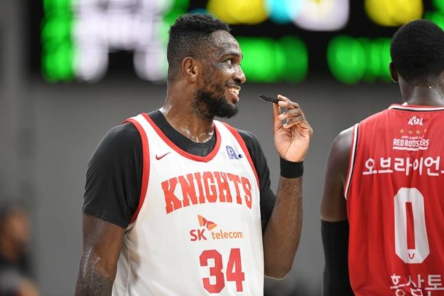 21점 17리바운드의 활약을 펼친 워니. /사진=KBL