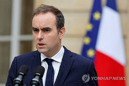 다시 총리로 임명된 세바스티앵 르코르뉘  [AFP 연합뉴스 자료사진. 재판매 및 DB 금지]