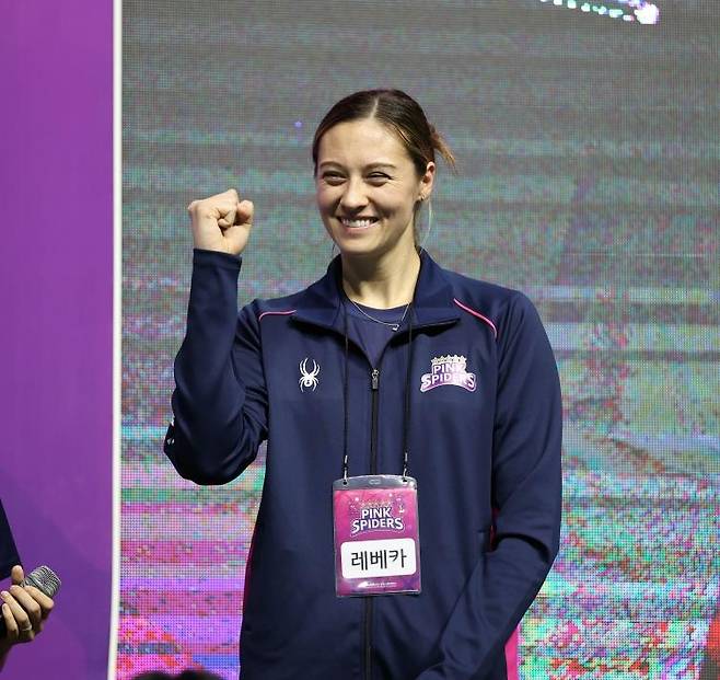 파이팅 외치는 흥국생명의 외국인 선수 레베카 [흥국생명 배구단 제공. 재판매 및 DB 금지]