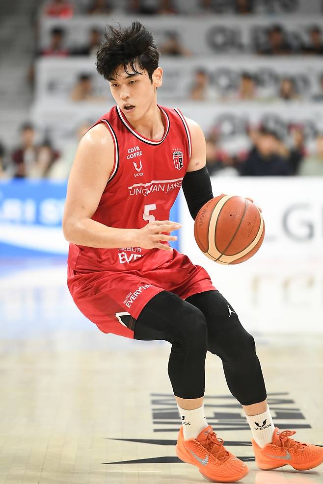 돌파하는 안양 정관장 변준형 [KBL 제공. 재판매 및 DB 금지]