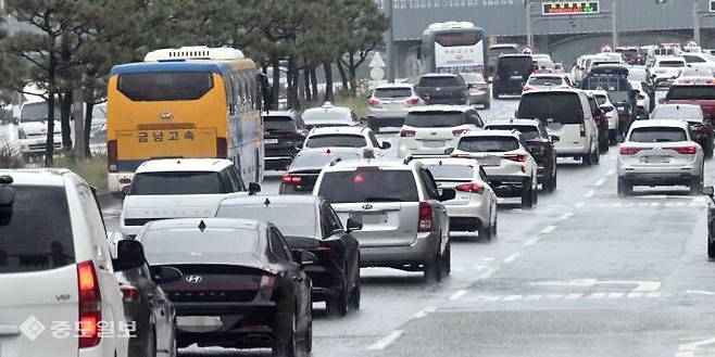 추석 연휴 대전IC 고속도로 진입 모습. 사진=이성희 기자