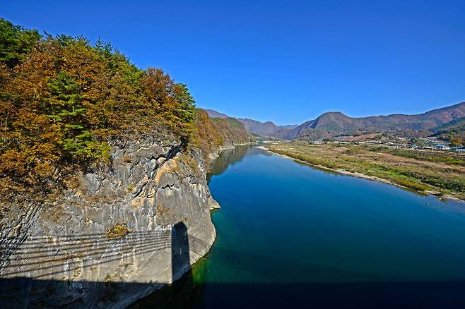 온달관광지 북벽. (단양군 제공)