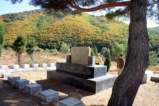 도문에 있는 홍범도 장군의 봉오동승첩 기념비. 지금은 중국 공안이 한국관광객의 출입을 막고 있다. 박진관기자 pajika@yeongnam.com