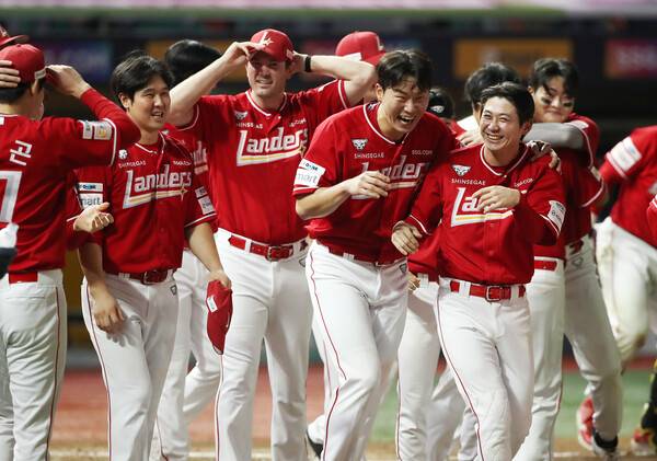 이율예의 끝내기 홈런(사진=SSG)