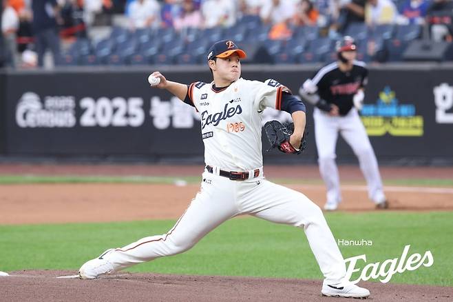 한화 문동주가 27일 대전 한화생명 볼파크에서 열린 2025 KBO리그 정규시즌 LG전에서 역투하고 있다. 사진 | 한화 이글스