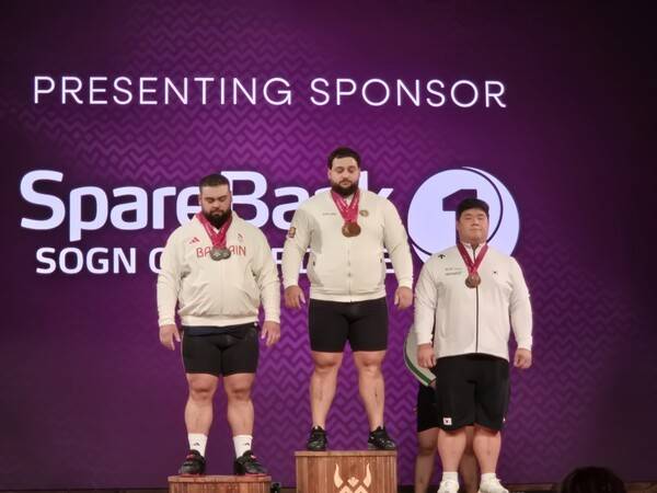 12일(이하 한국시간) 노르웨이 포르데에서 열린 대회는 남자 +110kg급에 출전해 인상 175kg, 용상 235kg을 성공시켜 합계 410kg으로 3위에 올라 동메달을 차지한 송영환이 시상대에 올라섰다. /사진=대한역도연맹