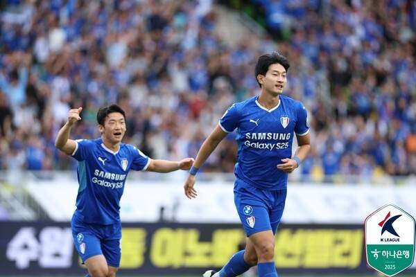 12일 수원월드컵경기장에서 열린 천안시티와 하나은행 K리그2 2025 34라운드 수원삼성 김현이 골을 넣고 기뻐하고 있다. /사진=한국프로축구연맹