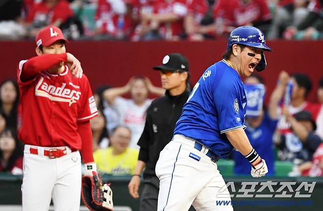 가을야구 첫 안타를 9회초 마지막 타석에서 동점타로 만들어낸 삼성 강민호.