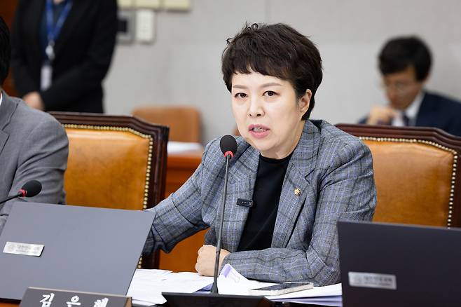 김은혜 국민의힘 의원이 지난달 24일 서울 여의도 국회에서 열린 제429회 국회(정기회) 국회운영위원회 제2차 전체회의에서 의사진행 발언을 하고 있다. 뉴스1