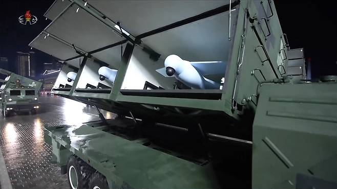 무인전술공격기(자폭 드론)의 발사대의 모습. 조선중앙TV 화면·연합뉴스