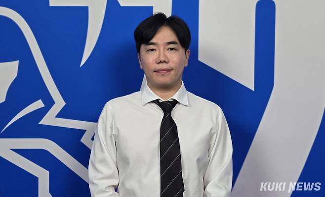 ‘옴므’ 윤성영 TES 감독이 12일 중국 베이징 스마트 e스포츠센터에서 쿠키뉴스와 만나 인터뷰하고 있다. 김영건 기자