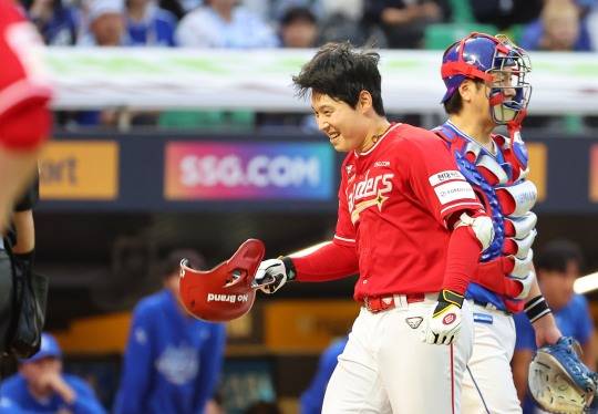 끝내기 홈런 SSG 김성욱. 사진=연합뉴스