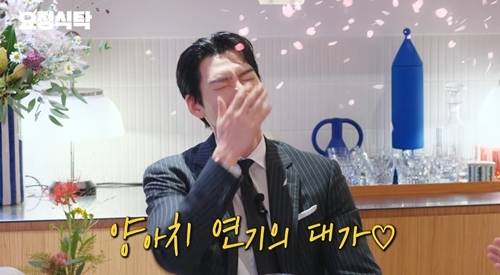 배우 김우빈이 데뷔 초 ‘반항아 전문 배우’로 불리던 시절의 속마음을 솔직하게 털어놨다.