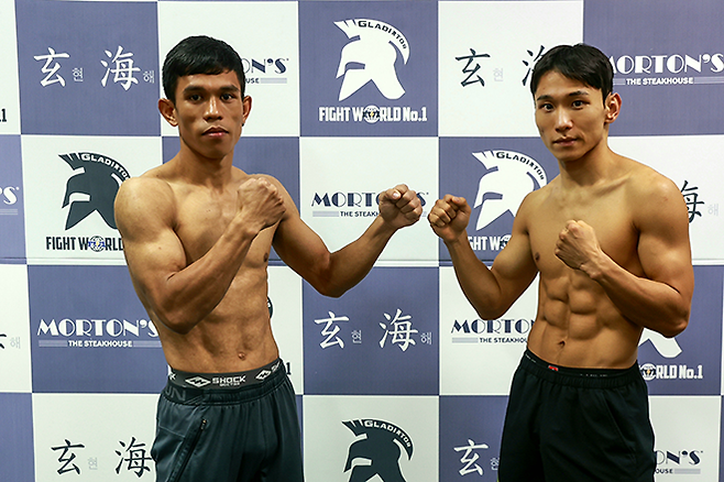 2025년 10월 서울특별시 삼성동 FW1복싱짐 사단법인 한국복싱커미션 KBM 밴텀급 타이틀매치 계체 후 챔피언 조버 아미스토소와 도전자 김우현이 촬영에 응하고 있다. 김우현은 세계복싱협회 슈퍼플라이급 아시아 챔피언을 지냈다. 사진=FINAL FLASH 제공