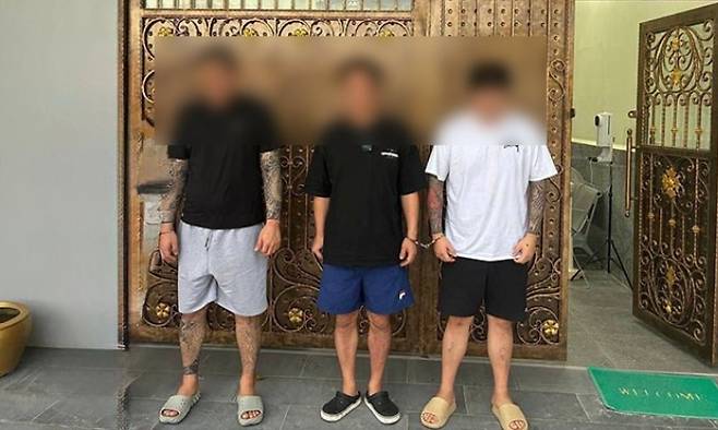최근 캄보디아 수도 프놈펜에서 한국인 등 40여 명을 데리고 온라인 사기 작업장을 운영하다 체포, 기소된 한국인 주범 3명. 연합뉴스