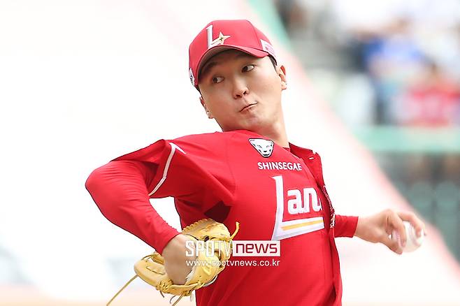 ▲ 김건우는 KBO 포스트시즌 역사상 첫 경기 개시 후 6타자 연속 탈삼진이라는 진기록을 세웠다 ⓒ곽혜미 기자