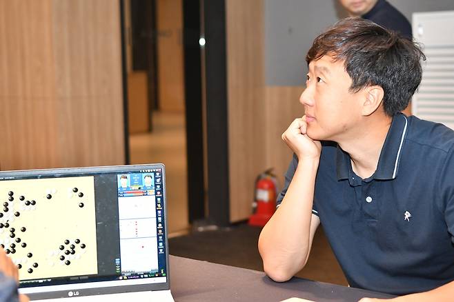 국가대표 코치를 맡고 있는 최철한 9단 [한국기원 제공. 재판매 및 DB 금지]