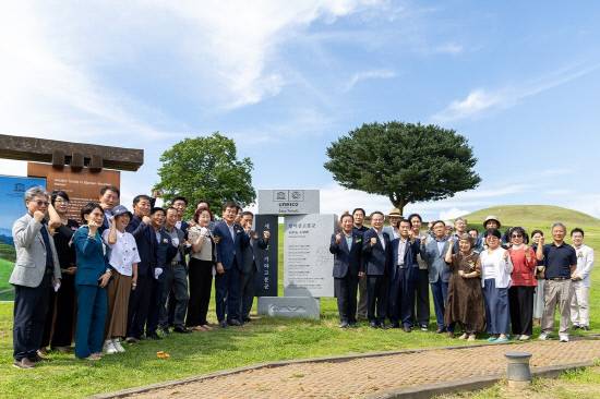 말이산고분군 유네스코 등재 기념 표지석