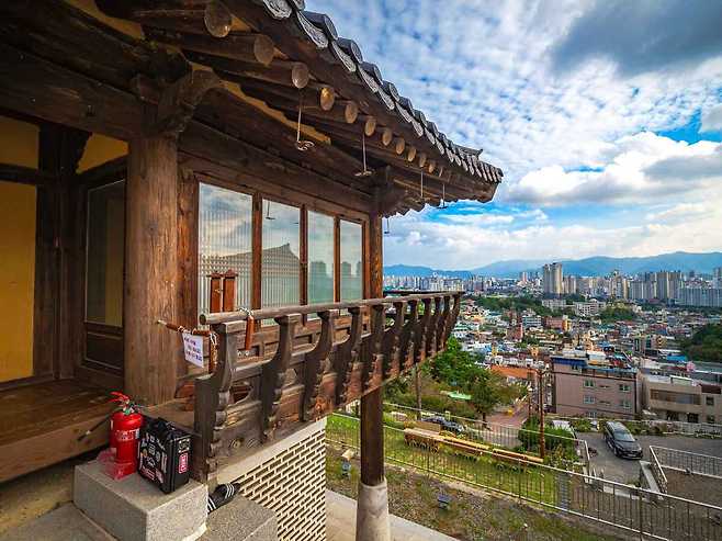 대구 도심이 한눈에 펼쳐지는 구암서원.