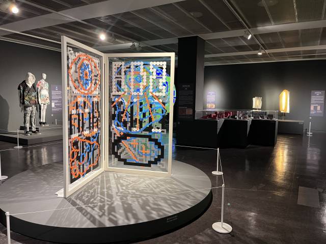 부산문화회관은 10명의 유명한 번역가를 초빙해 번역의 세계에 대한 특강을 진행한다. 사진은 현재 진행중인 ‘근대한글연구소’ 전시 모습. 부산문화회관 제공