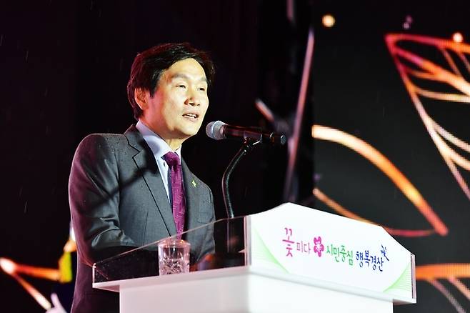 ▲ 경산시가 시군 통합 30주년을 맞아 시민과 함께 걸어온 시간을 기념하고 미래 10년의 비전을 선포했다. 조현일 시장.