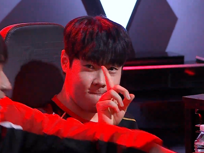 '크롱' 황세종의 공세를 철저히 방어하며 완승을 거둔 '림광철' 장재근.