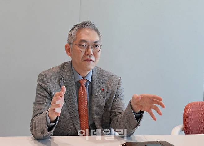 서병휘 아모레퍼시픽 R&I센터장(CTO·최고기술책임자). R&I센터는 피부과학·바이오 기술을 중심으로 제품 개발 전반을 맡는 아모레퍼시픽의 핵심 연구소다. (사진=한전진 기자)