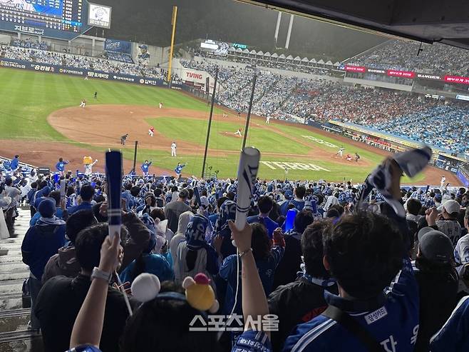 삼성 팬들이 열띤 응원을 펼치고 있다. 대구 | 박연준 기자 duswns0628@sportssseoul.com