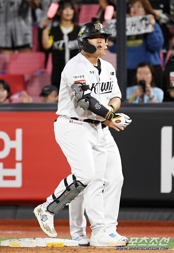 23일 수원KT위즈파크에서 열린 KBO리그 KT 위즈와 키움 히어로즈의 경기. 1회말 1사 1,2루 KT 강백호가 안타를 날린 뒤 환호하고 있다. 수원=박재만 기자 pjm@sportschosun.com/2025.09.23/