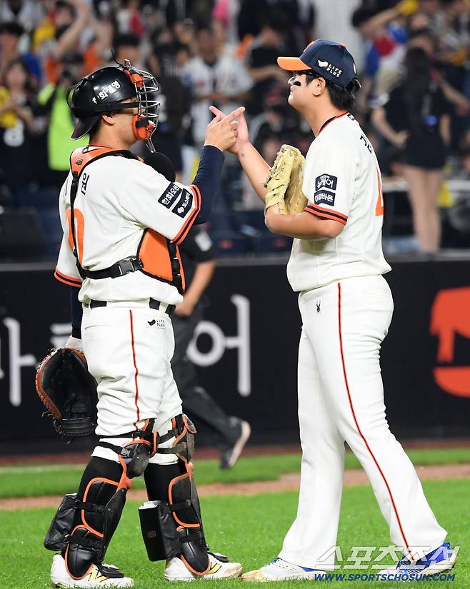 26일 대전 한화생명볼파크에서 열린 한화 이글스와 LG 트윈스의 경기. 승리한 한화 이재원, 김서현이 기뻐하고 있다. 대전=박재만 기자 pjm@sportschosun.com/2025.09.26/