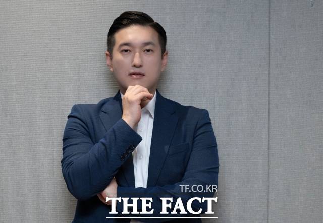 김도형 삼성자산운용 ETF컨설팅본부장이 지난달 25일 오전 서울 서초구 삼성자산운용에서 <더팩트>와 인터뷰에 앞서 포즈를 취하고 있다. /박헌우 기자