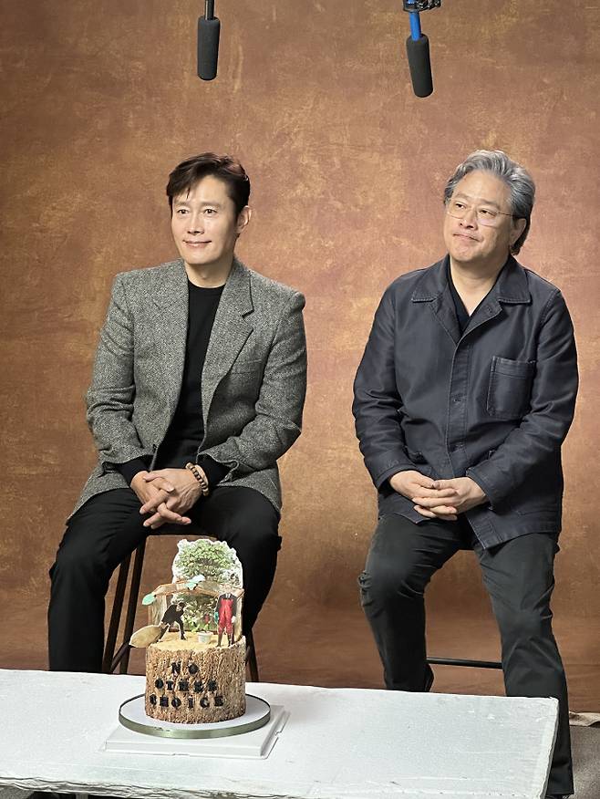 영화 ‘어쩔수가없다’ 박찬욱 감독, 이병헌 (제공: CJ ENM, 모호필름)