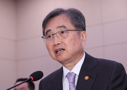 조현 외교부 장관이 13일 서울 여의도 국회에서 열린 외교통일위원회 국정감사에서 의원 질의에 답하고 있다. [연합뉴스]