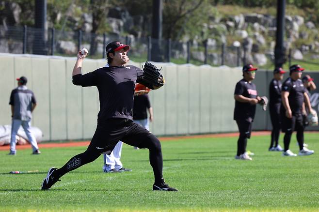 LG 김진성이 이천 챔피언스파크에서 훈련하고 있다. 사진=LG 제공