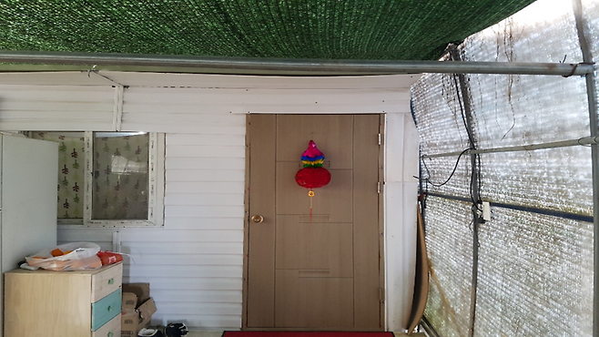 심근경색 수술 이후 직장을 잃고 일용직으로 생계를 이어오던 60대 남성이 살던 비닐하우스 창고