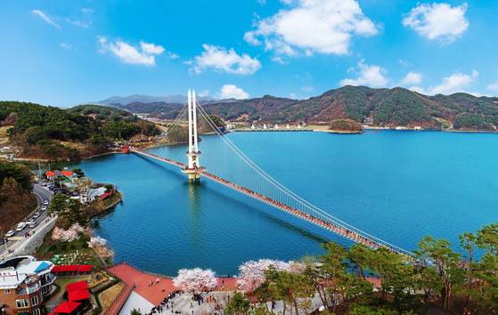 예당호 출렁다리. 사진 예산군