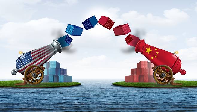 미중 무역갈등이 최근 다시 고조되는 가운데, 도널드 트럼프 미국 대통령이 돌연 ‘조건부 화애 메시지’를 보냈다. [게티이미지뱅크]